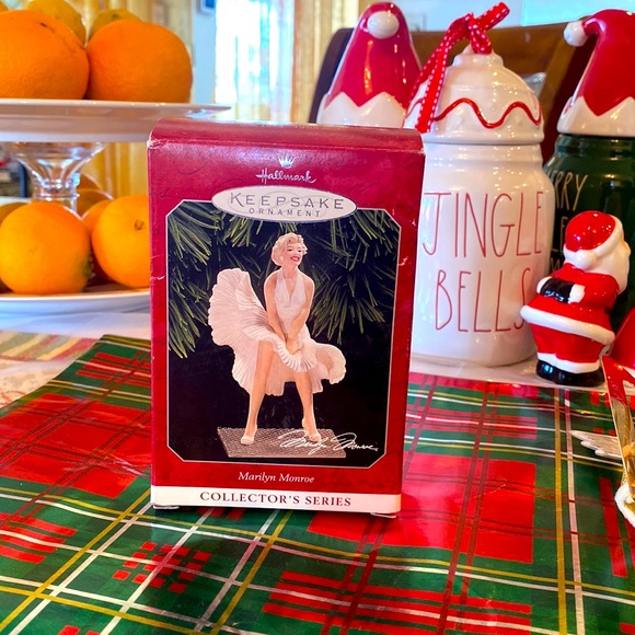 #010. Vintage Hallmark keepsake Marilyn Monroe - Picture 1 of 8